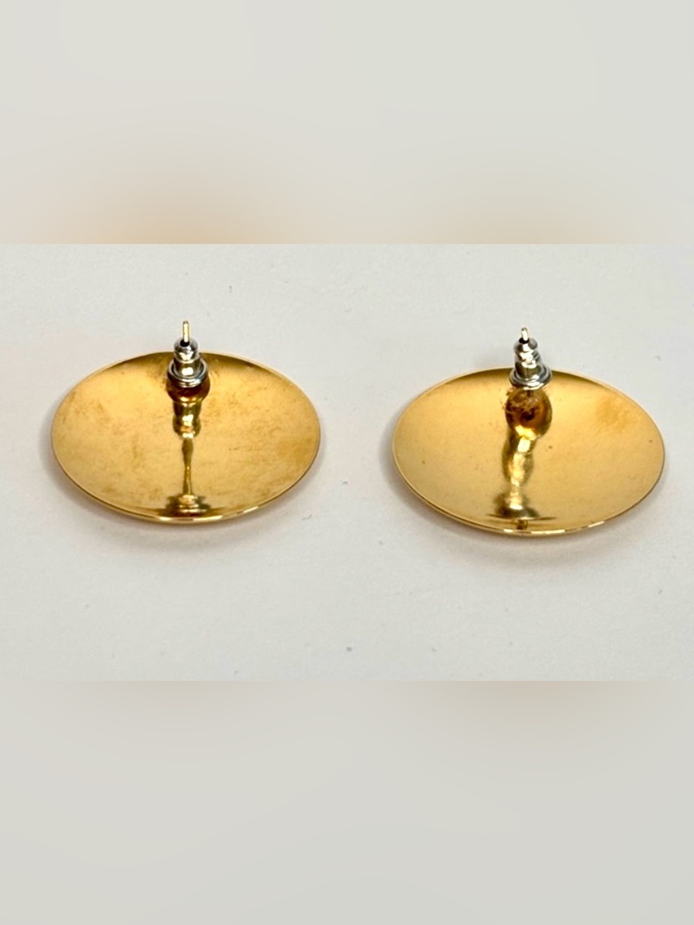 GOLD PLATED STRETCH BRACELET WITH HAMMERED DISC EARRINGS - Picture 3 of 4